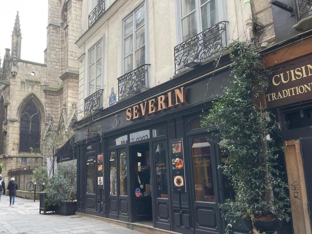 Near Notre Dame 5 *